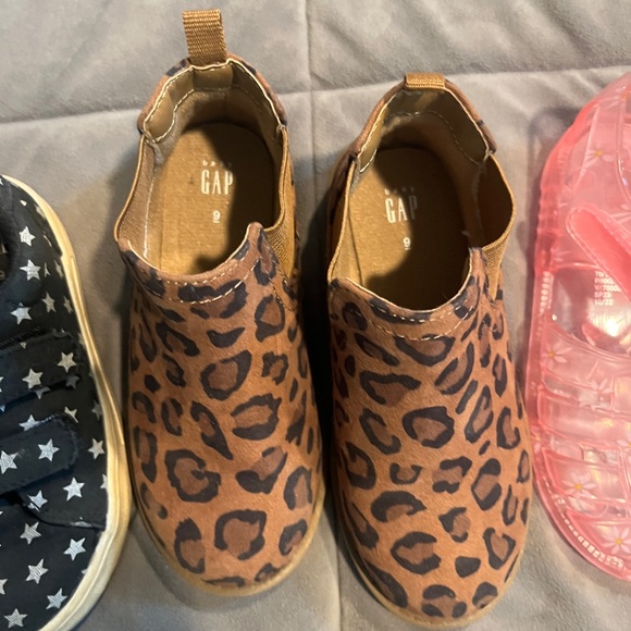 GAP toddler shoes size 9 - Picture 4 of 11